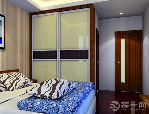 壁橱推拉门材质: 壁橱推拉门材质第一:密度板。其特点是造价低,普及度很高,但不防潮,易变形,有甲醛的释放,覆膜表面有颗粒,比较粗糙。 壁橱推拉门材质第二:木塑板。不易变形,废材料再次成型,易碎。 壁橱推拉门材质第三:PVC材质。原材料直接成型,不需要使用胶水,绝对不含甲醛,不变形,表面处理平整并能达到双面同色,但其造价相对较高,普及度不高。