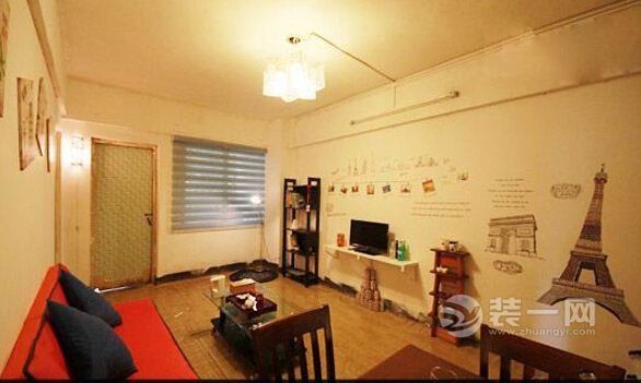 PART1.单间出租房装修装饰搭配清单: 低矮风格家具可以很好的延展单间出租房的视觉空间,自然是首选除此之外,单间出租房还需要什么样的装修装饰才能时尚与温馨兼得呢?天津装修网这就为大家送上单间出租房装修装饰搭配清单。 PART2.单间出租房软装包括哪些? 租住的房子是不是也需要好好装修,进行一番改头换面呢?