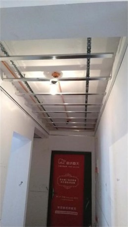 【塞纳春天装饰在线看工地】诗景雅苑装修新开工地瓦工木工同时施工