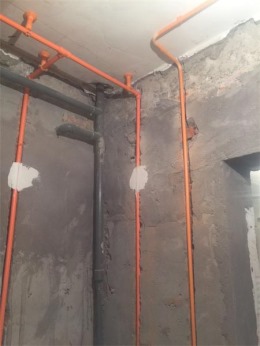 【塞纳春天装饰在线看工地】重华西里装修新开工地水电改造完毕