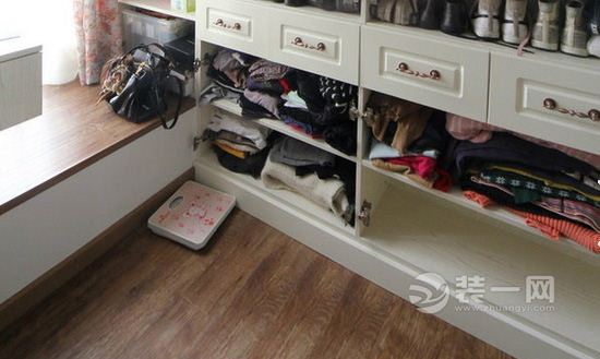 卧室飘窗装修设计效果图