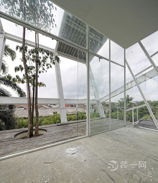 倾斜玻璃住宅 各个居家空间都装修的有